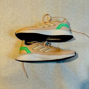 ❤️ Adidas size 6.5 light orange/peach sneakers